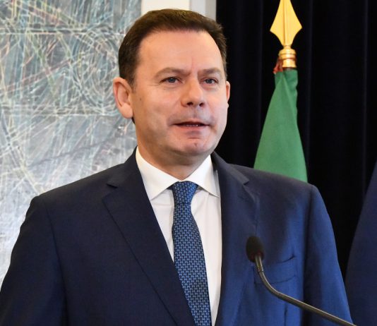 Governo apresenta Moção de Confiança ao Parlamento