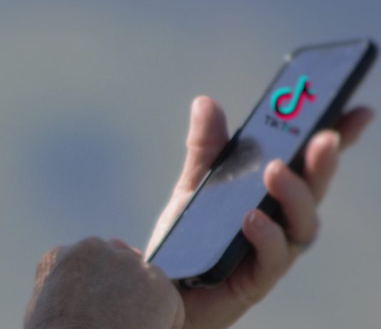 TikTok reúne recursos para combater desinformação no período das eleições legislativas em Portugal