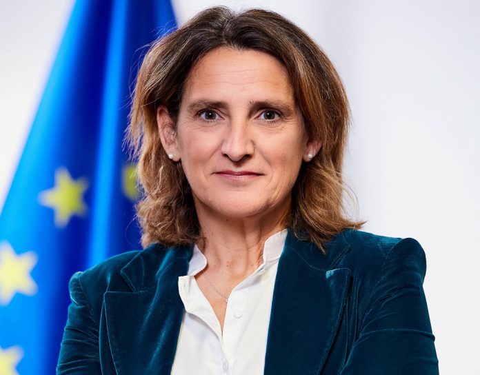 Comissão Europeia condiciona fusão de empresas de papel à venda da International Paper Cartovar em Ovar Comissão Europeia condiciona fusão de empresas de papel à venda da International Paper Cartovar em Ovar
