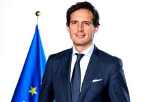 Comissão Europeia não quer guerra comercial com EUA mas reagirá se UE for prejudicada
