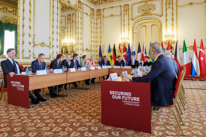 Líderes europeus querem rearmar a UE e colocar a Ucrânia numa posição de força