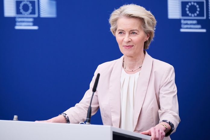 Presidente da Comissão Europeia pede ao Primeiro-Ministro chinês para levar a Rússia à mesa das negociações