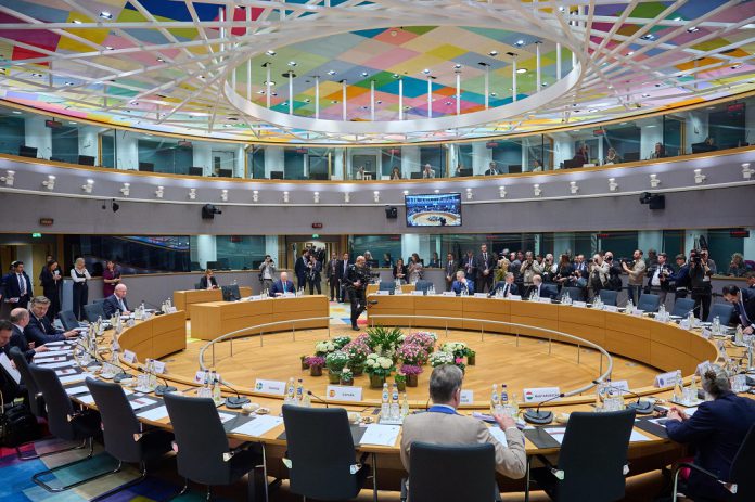 Conselho Europeu mantém abordagem “paz pela força” reiterando apoio à Ucrânia