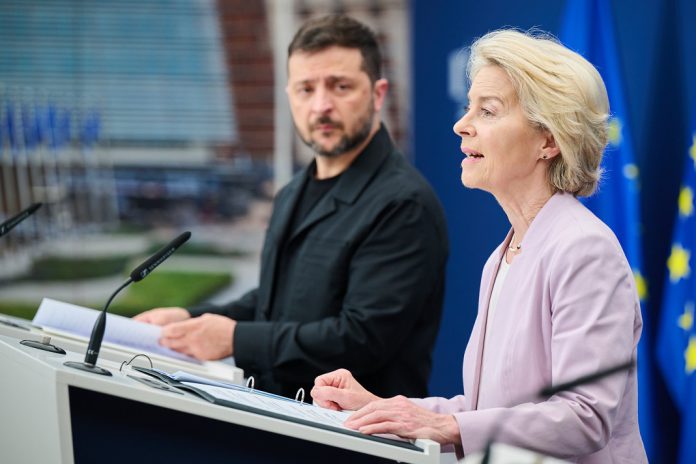 Ursula von der Leyen reforça que a Europa apoiará a Ucrânia para alcançar a paz através da força