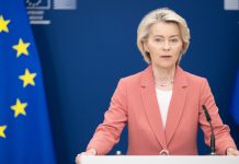 Presidente da Comissão Europeia reage a ataques da Rússia a Kiev com impacto no edifício da delegação da União Europeia