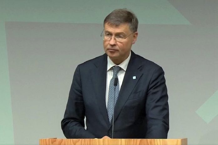 Produtividade e competitividade da UE depende de reformas nos Estados-Membros Produtividade e competitividade da UE depende de reformas nos Estados-Membros