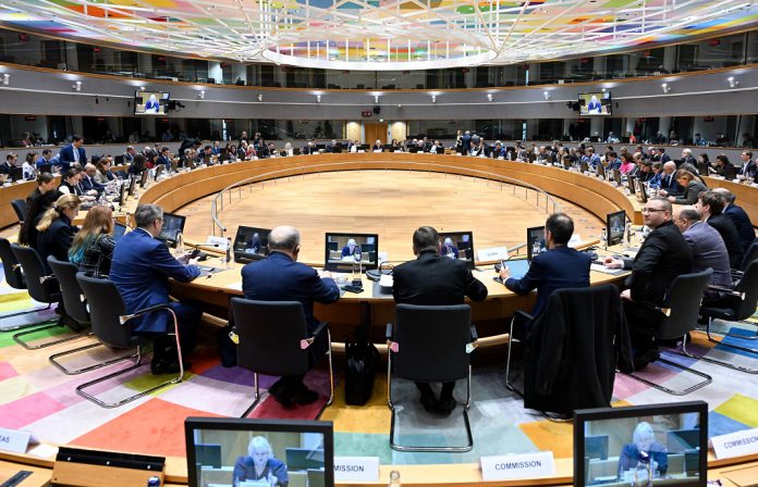 Conselho da UE aprova alteração regulamentar para criar e operar gigafábricas de IA