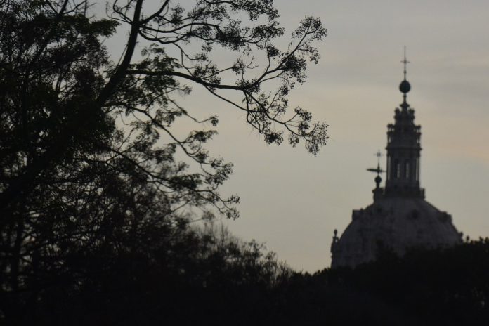 Lisboa encerra vários espaços públicos devido ao mau tempo