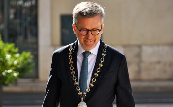 Carlos Moedas eleito vice-presidente do PPE no Comité das Regiões Carlos Moedas eleito vice-presidente do PPE no Comité das Regiões