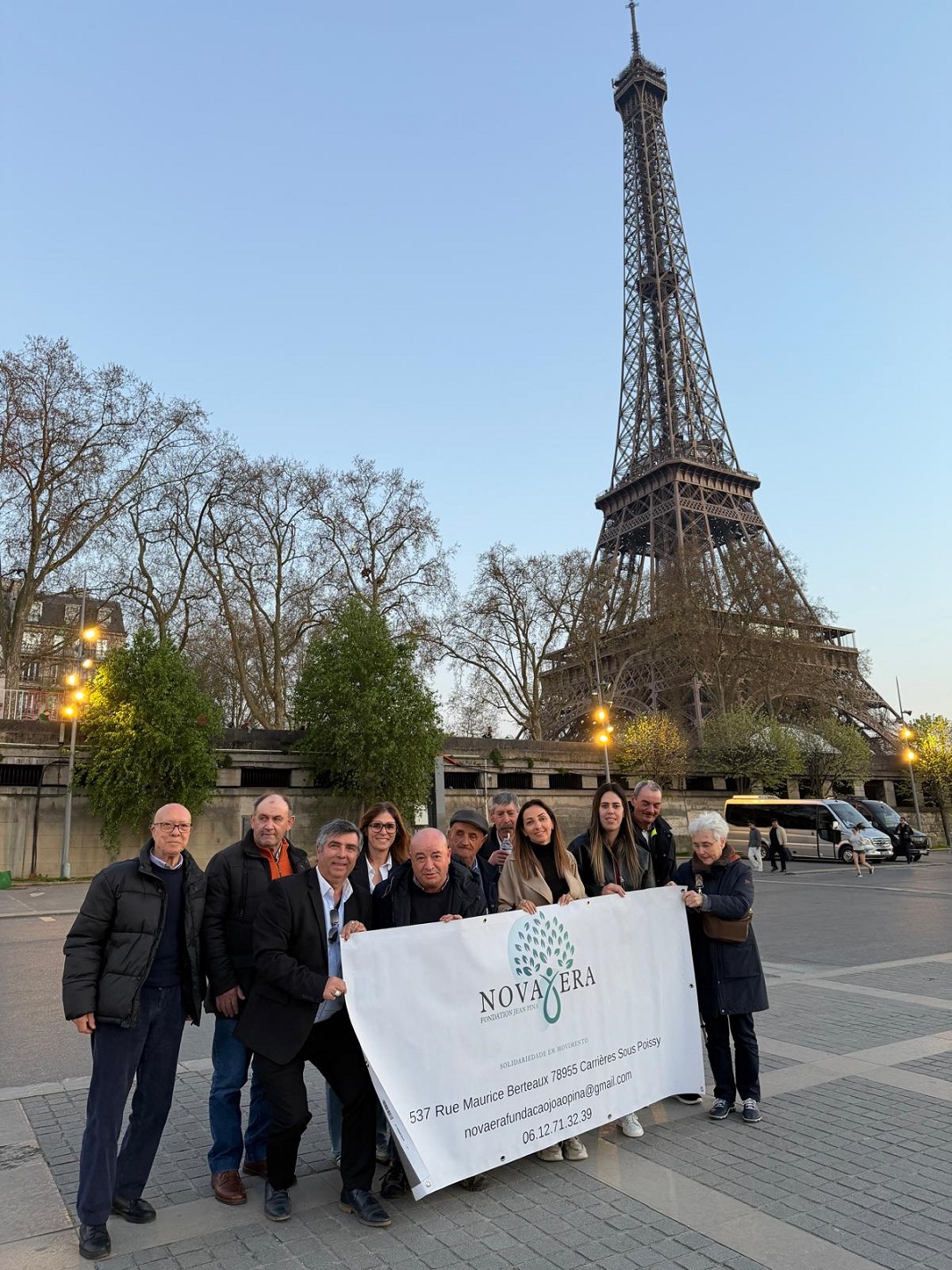 O grupo da Santa Casa da Misericórdia de Sernancelhe, na companhia do empresário benemérito luso-francês João Pina, teve a oportunidade de visitar a Torre Eiffel, símbolo icónico de Paris.