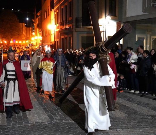 Procissão do Enterro do Senhor mostra em Lamego a força da fé