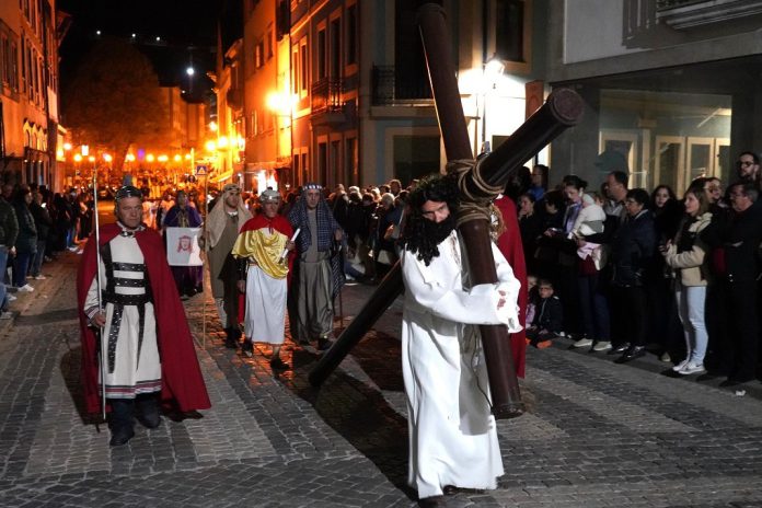 Procissão do Enterro do Senhor mostra em Lamego a força da fé