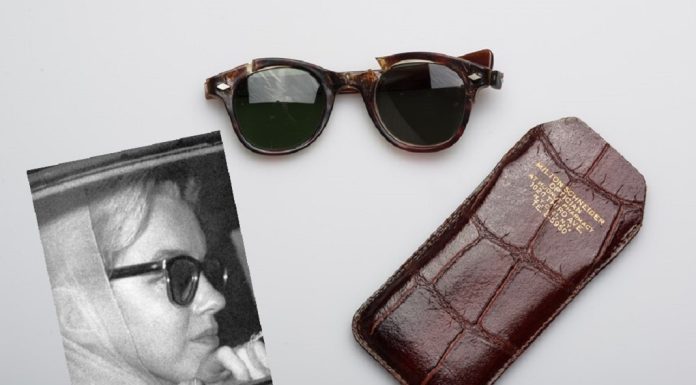 Exposição internacional “Marilyn: Icon of the Century” chega ao Colombo em Lisboa Marilyn Monroe’s original pair of sunglasses with leather case and original vintage