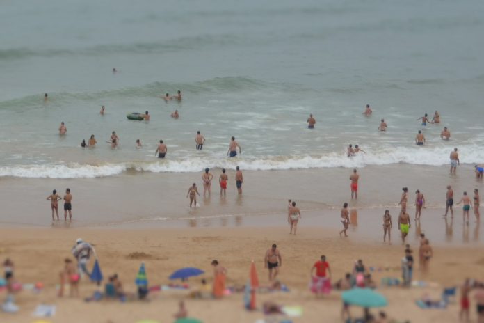 Pressão estética pode afetar os jovens no verão quando aumenta a exposição do corpo