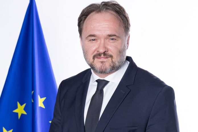 Comissário Europeu procura no Azerbaijão reforçar parceria de fornecimento de energia