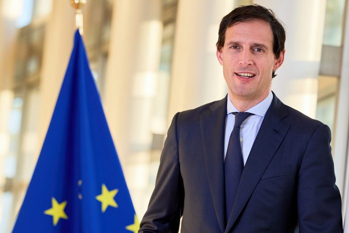 Comissário Europeu Wopke Hoekstra debate em Lisboa a transição para energias limpas e a competitividade da UE