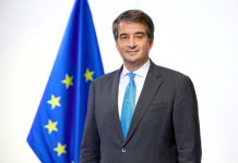 Política de coesão e estratégia para as regiões ultraperiféricas da UE leva Raffaele Fitto, Vice–Presidente Executivo da Comissão Europeia à Madeira Política de coesão e estratégia para as regiões ultraperiféricas da UE leva Raffaele Fitto, Vice-Presidente Executivo da Comissão Europeia à Madeira