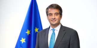 Política de coesão e estratégia para as regiões ultraperiféricas da UE leva Raffaele Fitto, Vice–Presidente Executivo da Comissão Europeia à Madeira Política de coesão e estratégia para as regiões ultraperiféricas da UE leva Raffaele Fitto, Vice-Presidente Executivo da Comissão Europeia à Madeira