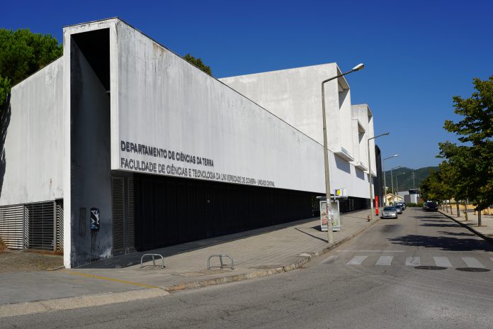 Plantas com flor com cerca de 87 milhões de anos descobertas por investigadores da Universidade de Coimbra Plantas com flor com cerca de 87 milhões de anos descobertas por investigadores da Universidade de Coimbra
